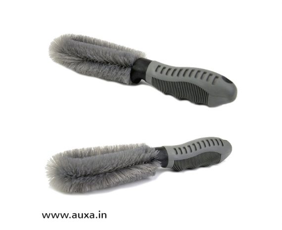 Tire hub wheel cleaning brush